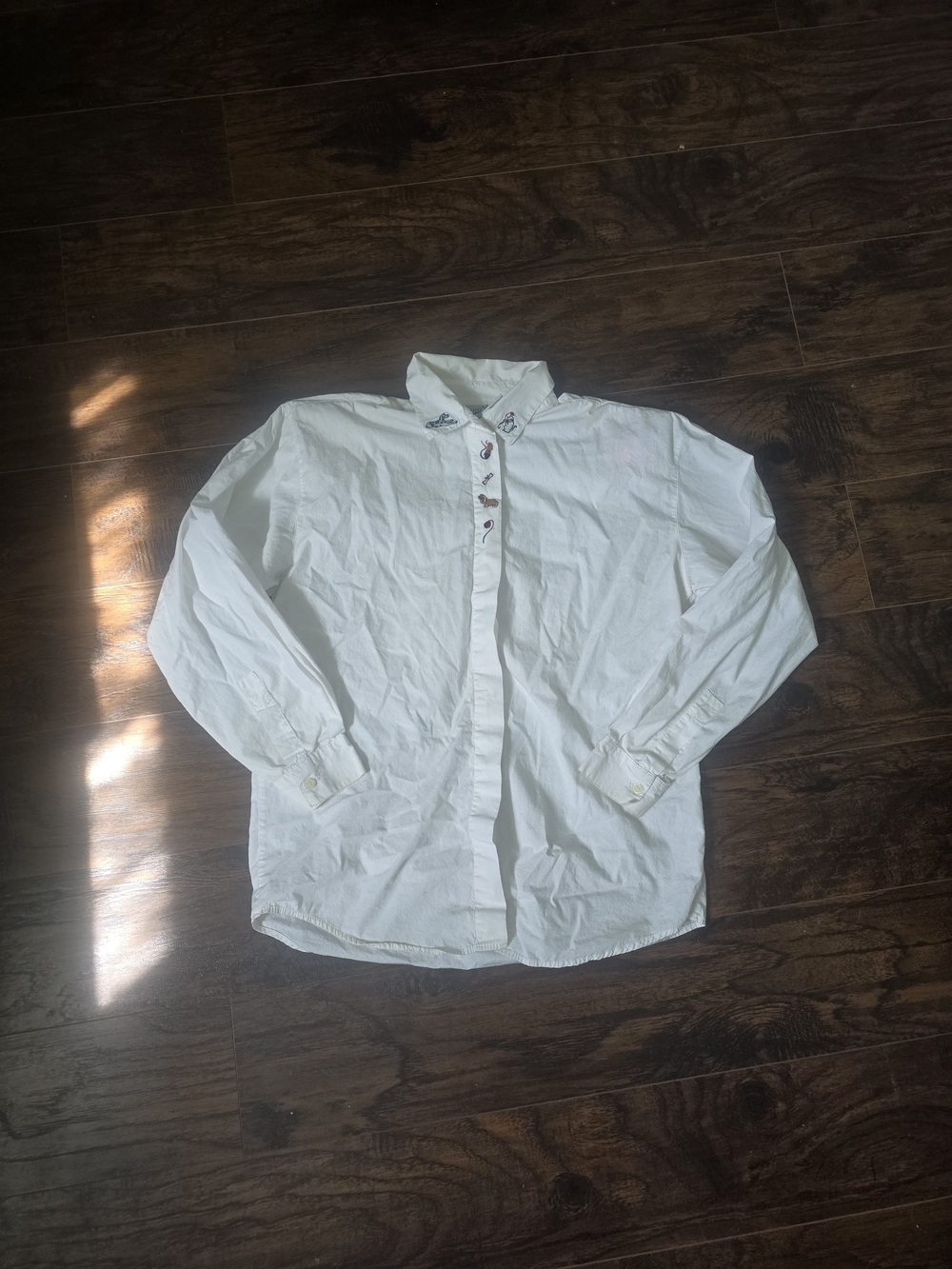 Capacity | Vintage Embroidered Cats & Dogs Button-Up Shirt Medium